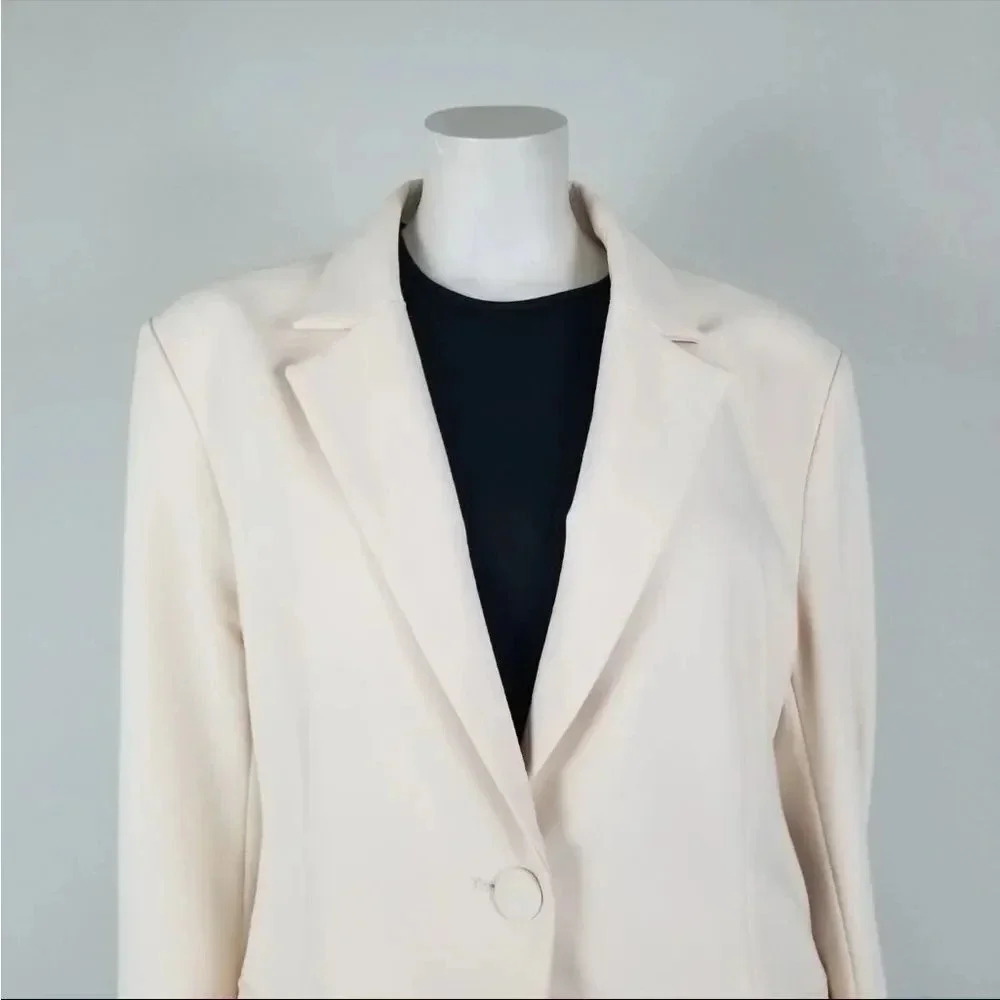 BOA (Because of Alice) vegan leather boyfriend white cream blazer - Picture 3 of 7